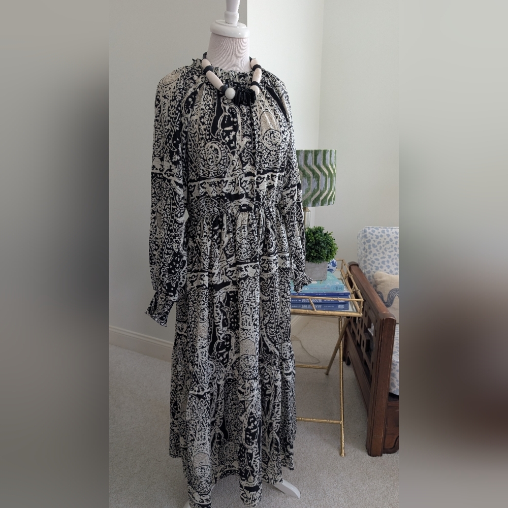 JODIFL Black and White Paisley Long Sleeve Maxi Dress